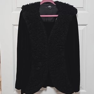 ~SOLD~🖤Cozy & Soft Lisa International Cardigan w - Faux Fur Collar & Neckline